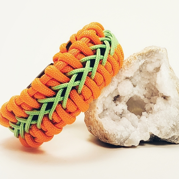 Paracord bracelet - Picture 1 of 3